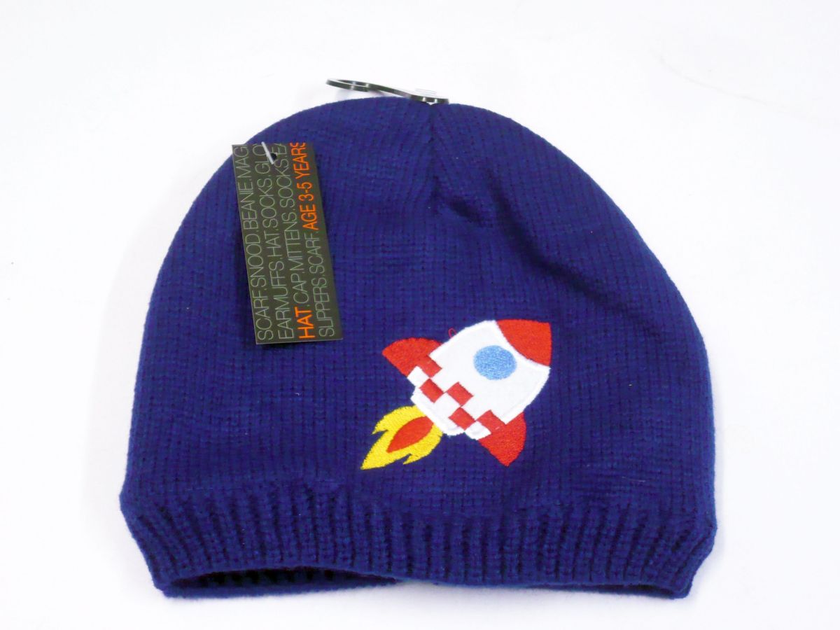 Embroided rocket motif knitted hat* (3-5/6-8)