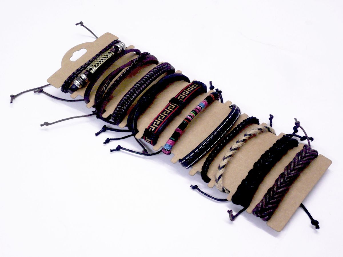 Pack 12, assorted leather bracelets*