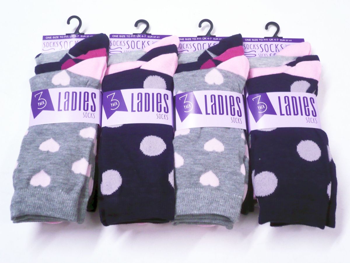 Heart/spot design socks*
(Pkt 3 x4)