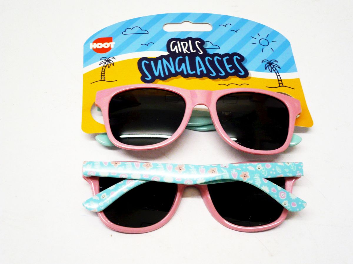 Childs pink sunglasses.
USE PS267